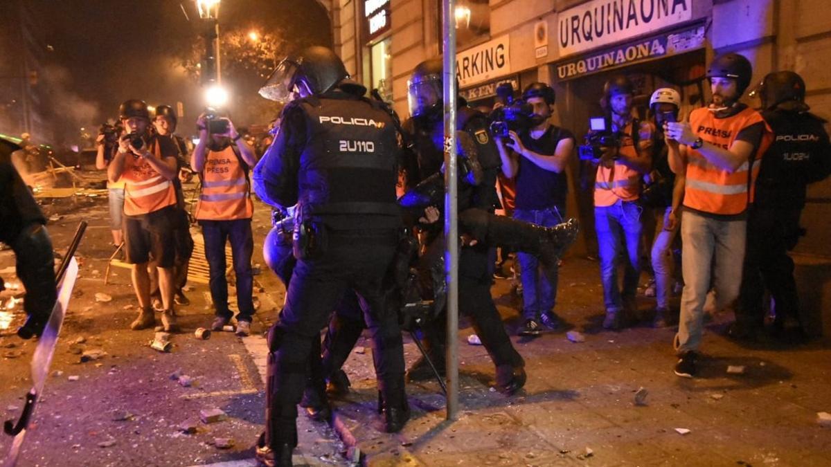 Policía Nacional en los disturbios por la sentencia del 'procés'