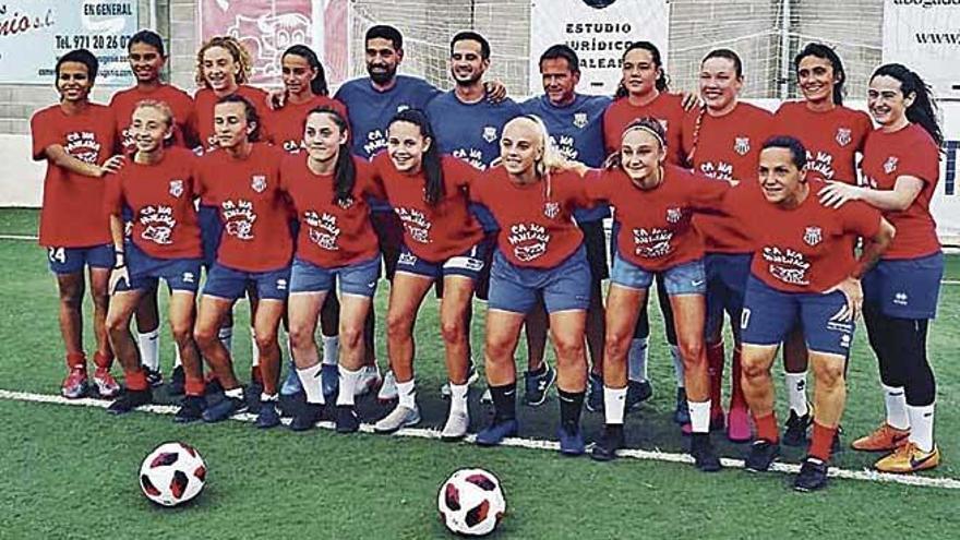 La plantilla del Collerense femenino en una foto reciente.