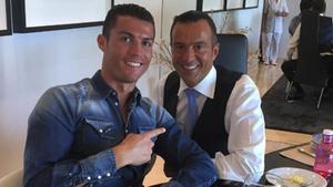 Cristiano Ronaldo, jugador del Real Madrid, y Jorge Mendes, su representante