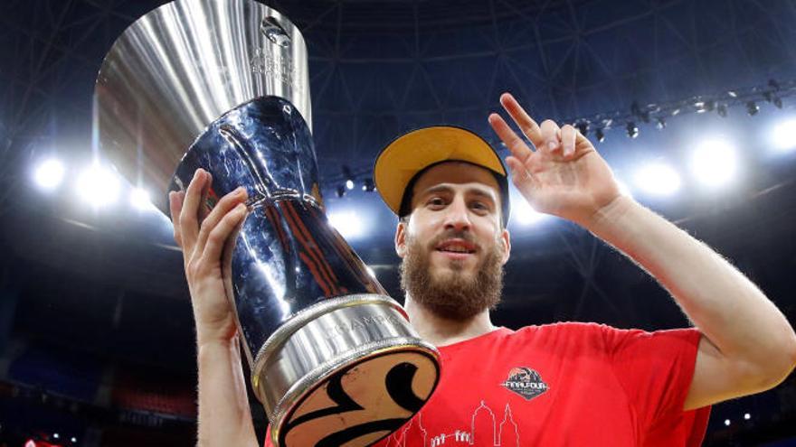 El base español del CSKA, Sergio &quot;el chacho&quot; Rodríguez, tras proclamarse campeón de la &quot;Final a cuatro&quot; de la Euroliga .