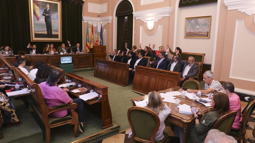 El pleno de Castelló aprueba la bajada del IBI, reformas en la plusvalía y eliminar la tasa de terrazas para el 2024