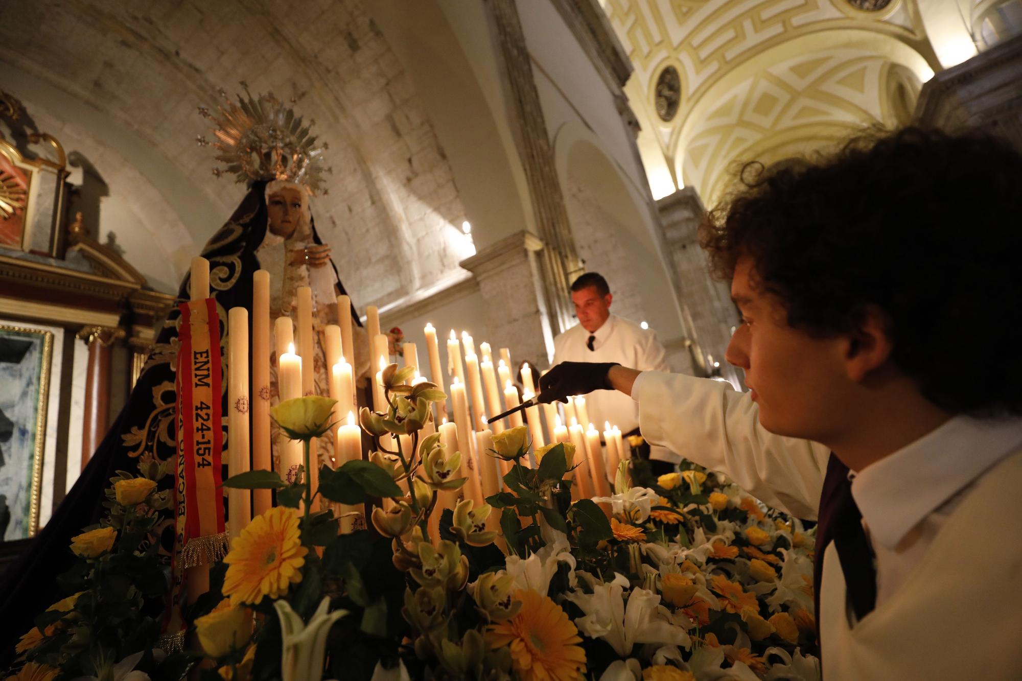 EN IMÁGENES: La lluvia da al traste con la procesión del Silencio en Oviedo, pero no ahoga el fervor cofrade