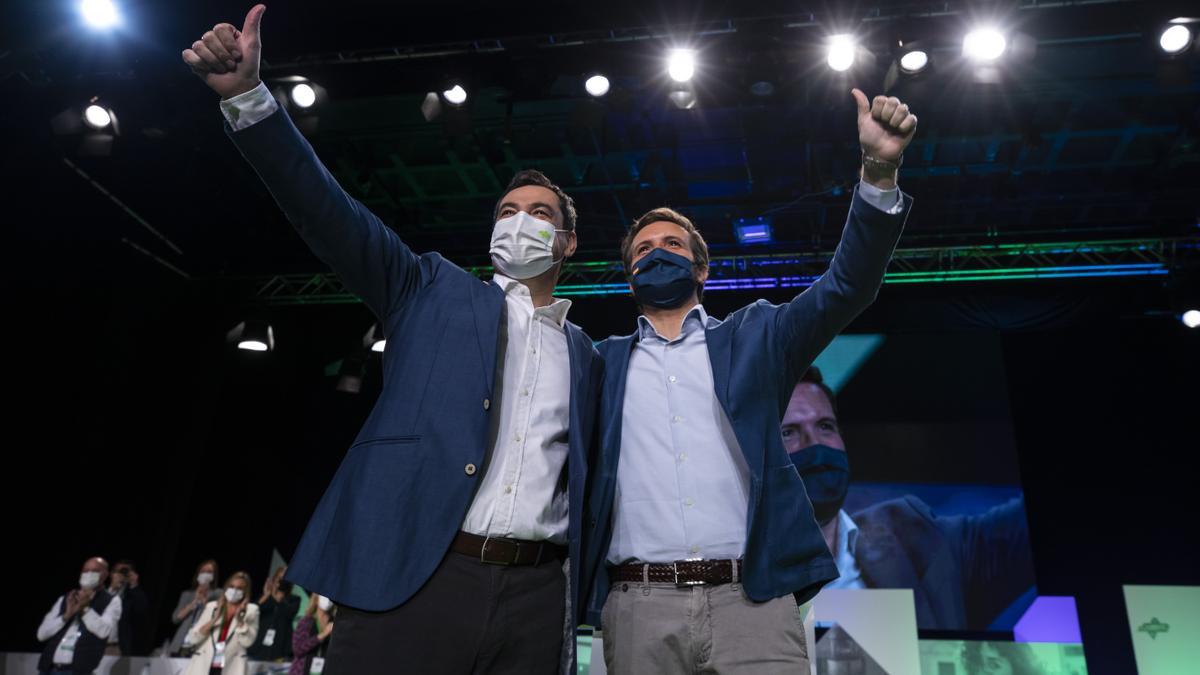 Juanma Moreno y Pablo Casado en el congredo del PP andaluz.