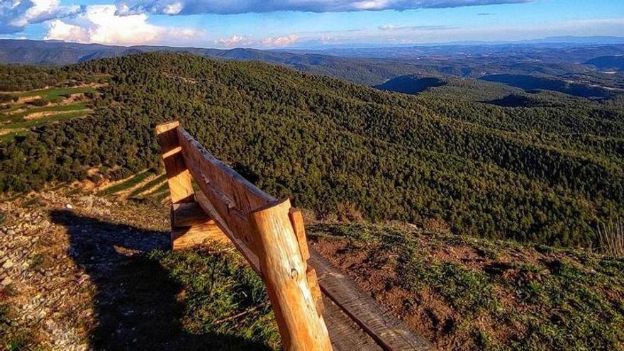 Banc al castell de Lladurs, al Solsonès.