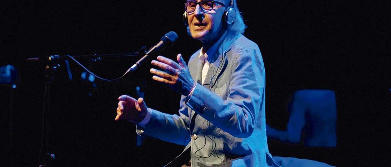 Franco Battiato (Riposto, Sicilia, Italia, 1945) durante su actuación en 2017 en el Festival de Peralada.