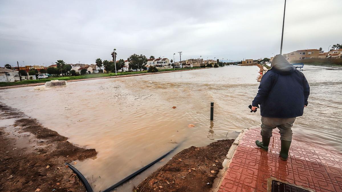 Balsa de laminación de aguas pluviales en la zona de Las Torretas