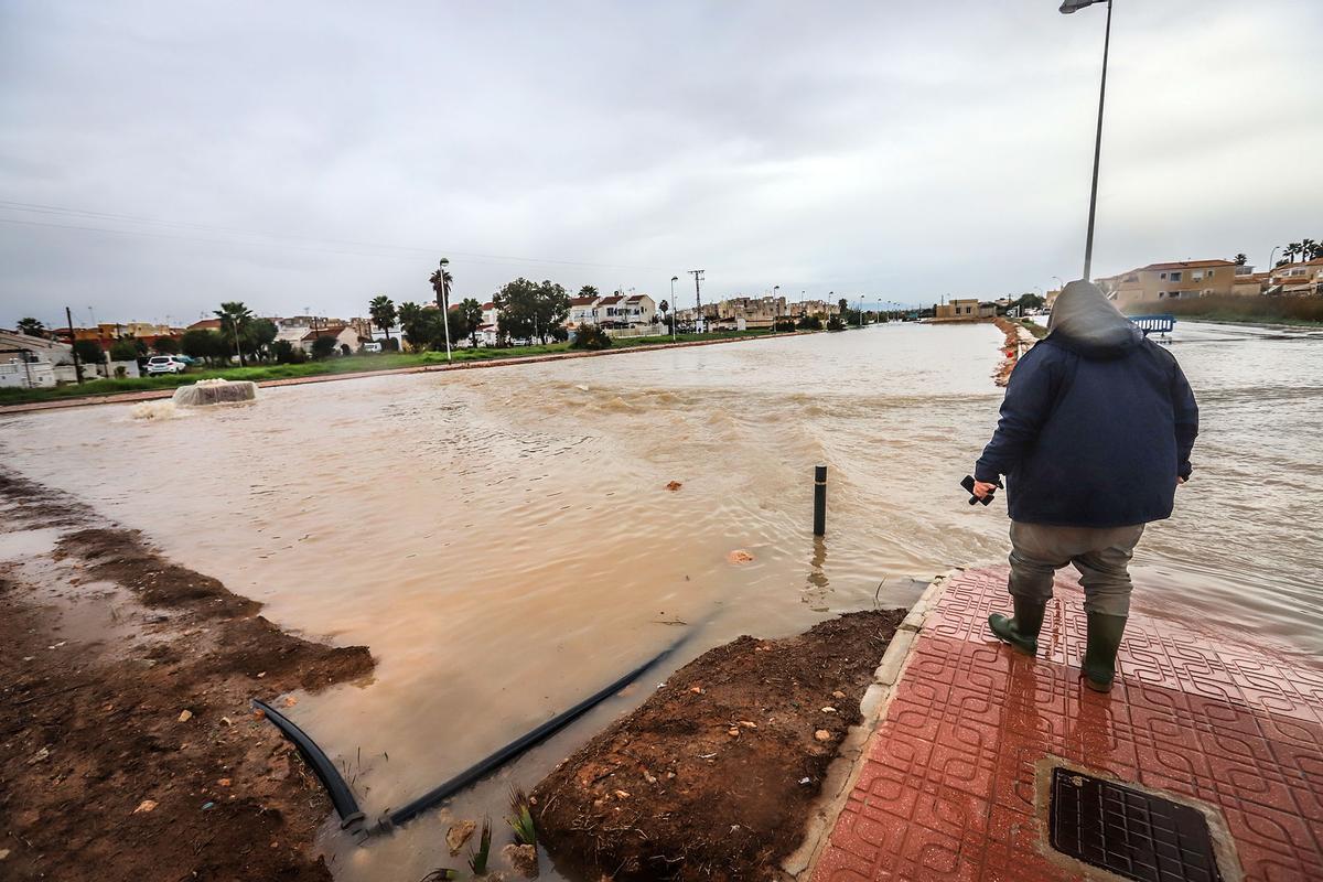 Balsa de laminación de aguas pluviales en la zona de Las Torretas