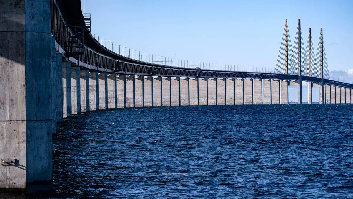 Öresundsbron, el puente de 82.000 toneladas que tiene una serie propia