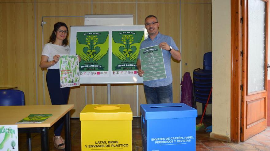 Los concejales del Ayuntamiento de Mula presentan el cartel de la semana.