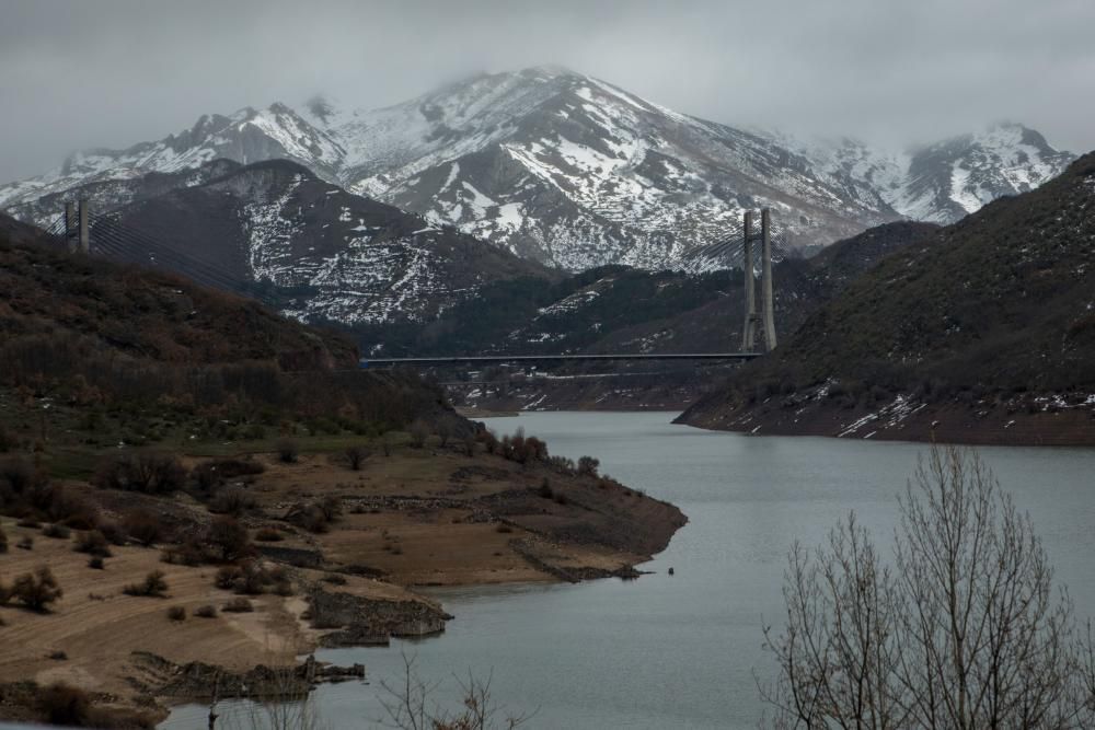 Así está el pantano de Barrios de Luna