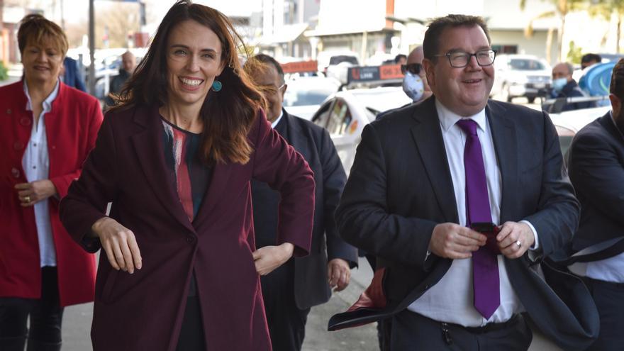 La Primera Ministra de Nueva Zelanda, Jacinda Ardern y el Ministro de Finanzas, Grant Robertson, en una foto de archivo.