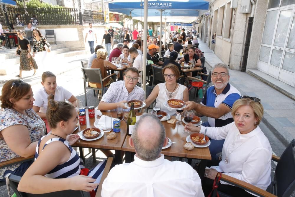 Los vecinos salen a "tapear" por la ciudad durante su tradicional fiesta gastronómica.