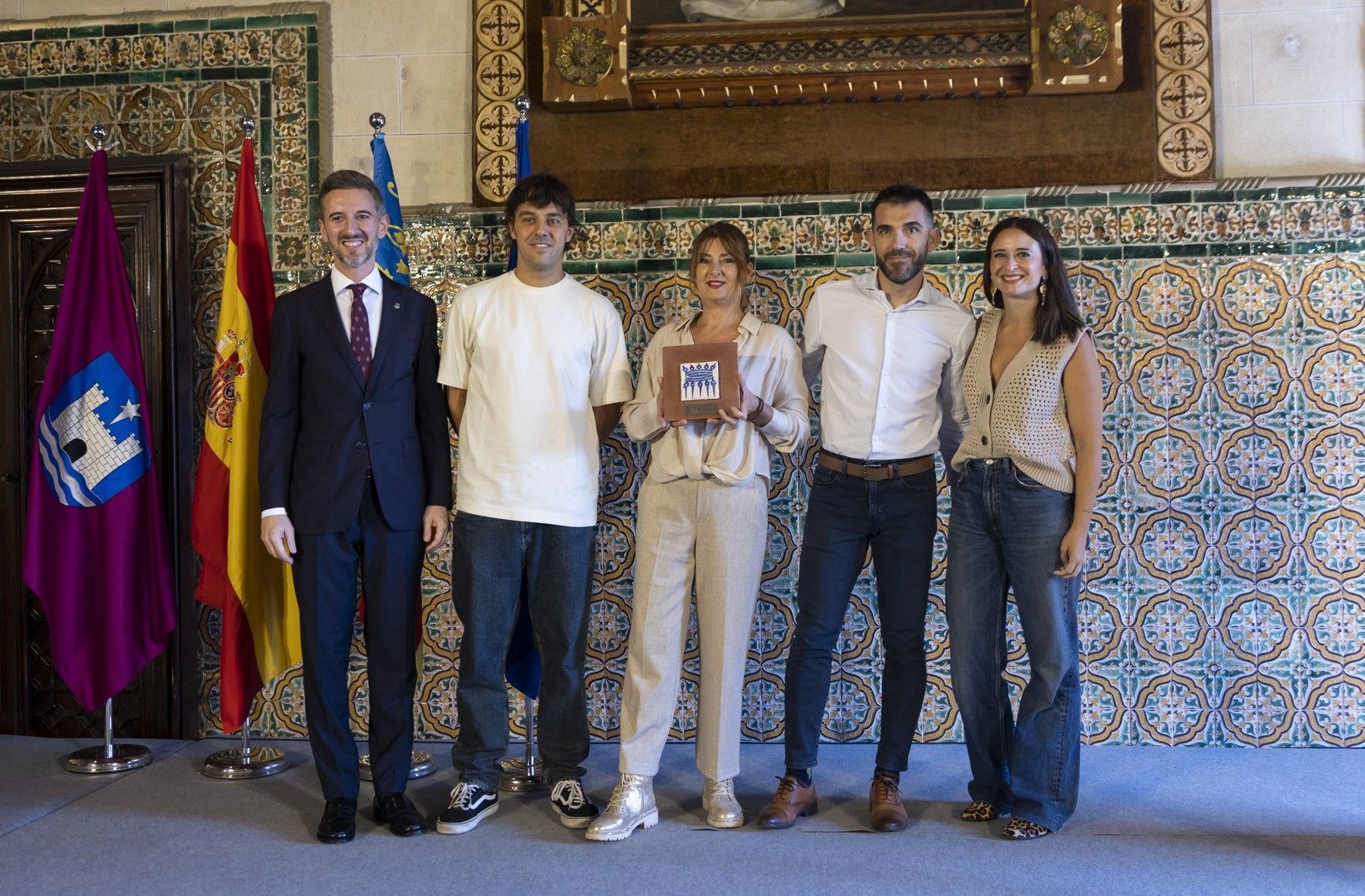 Las imágenes del Acto Cívico que reconoce a personas y colectivos de Gandia