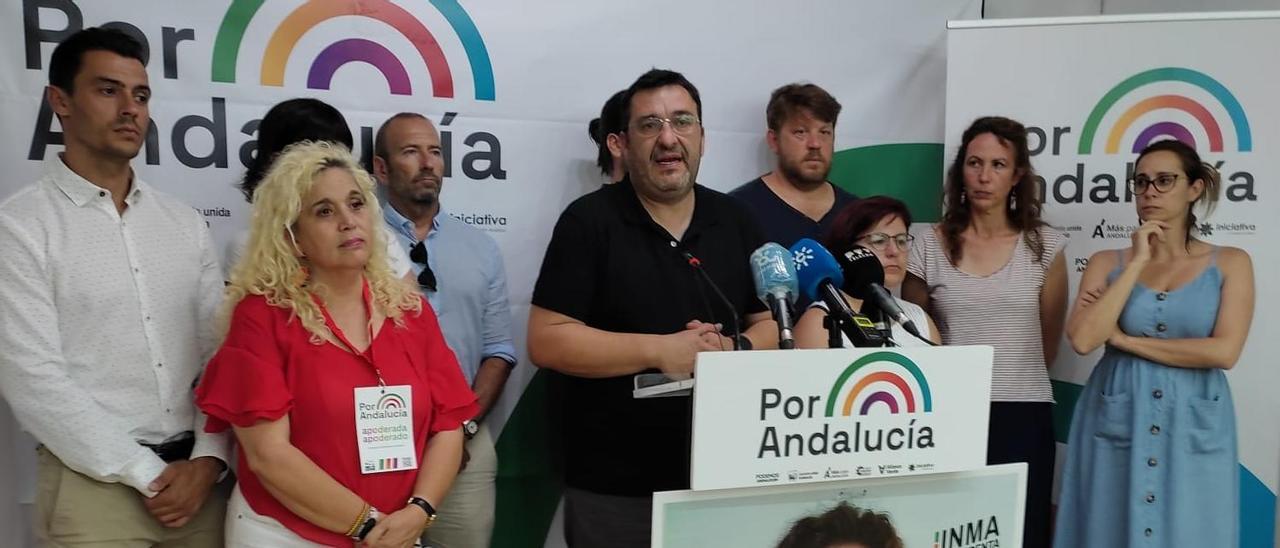 Dirigentes malagueños de Izquierda Unida y Podemos durante un acto para las elecciones andaluzas de la coalición Por Andalucía.