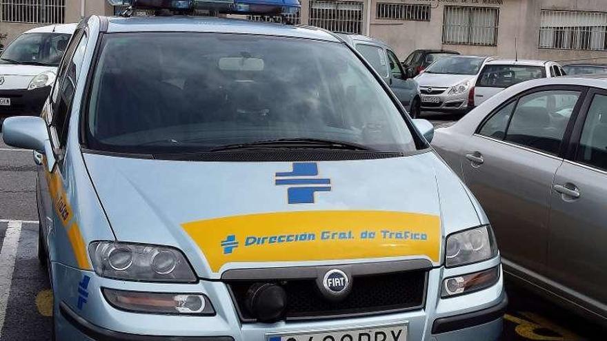 El coche-rádar de la DGT estará en Bueu toda la semana. // G.N.