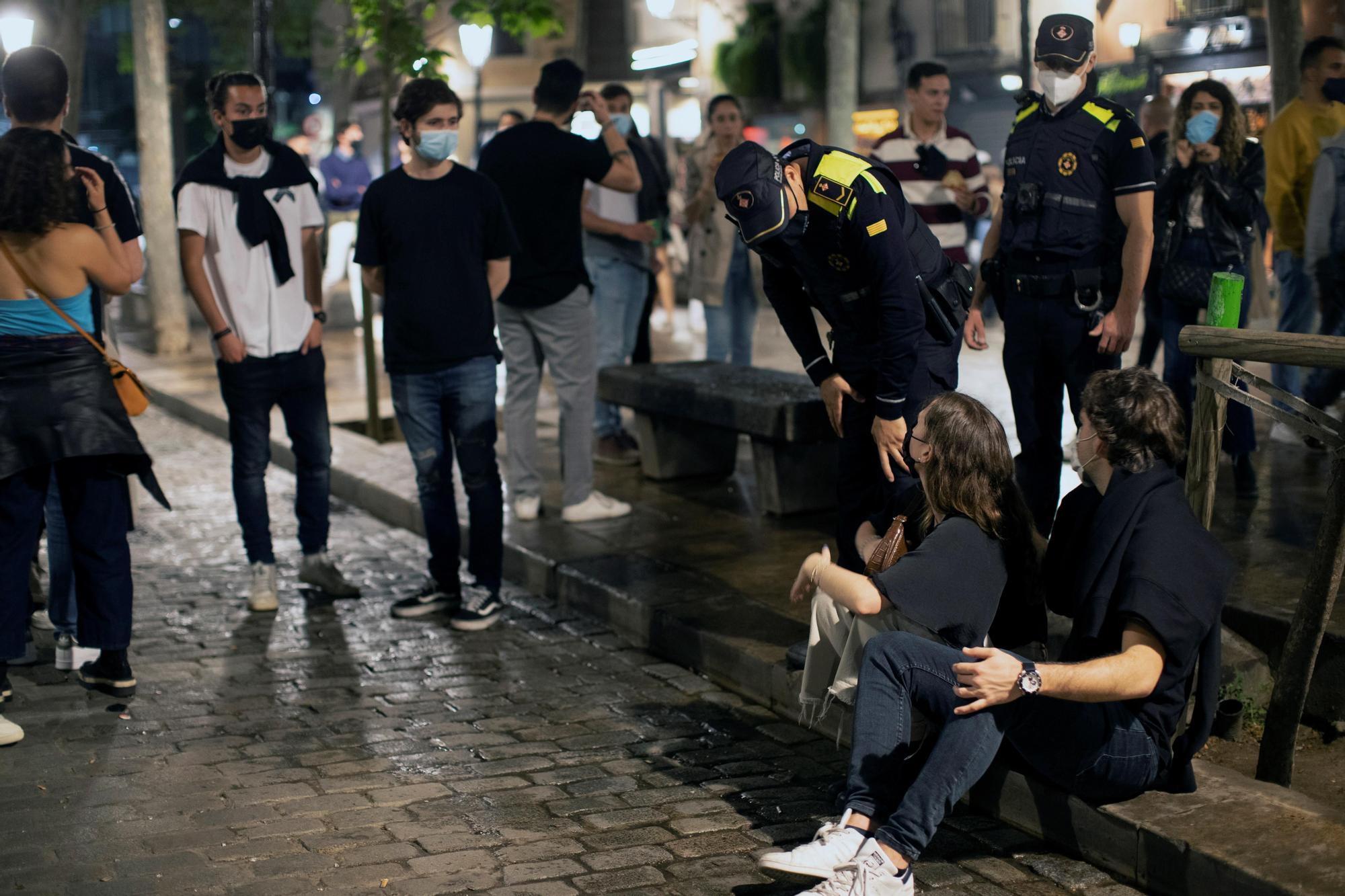 Nova nit d'aglomeracions i «botellons» a Barcelona