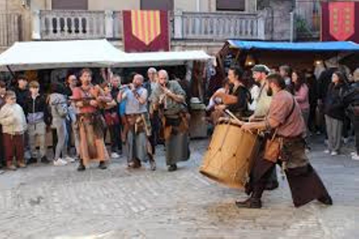 La música i els oficis impregnen els carrers suriencs