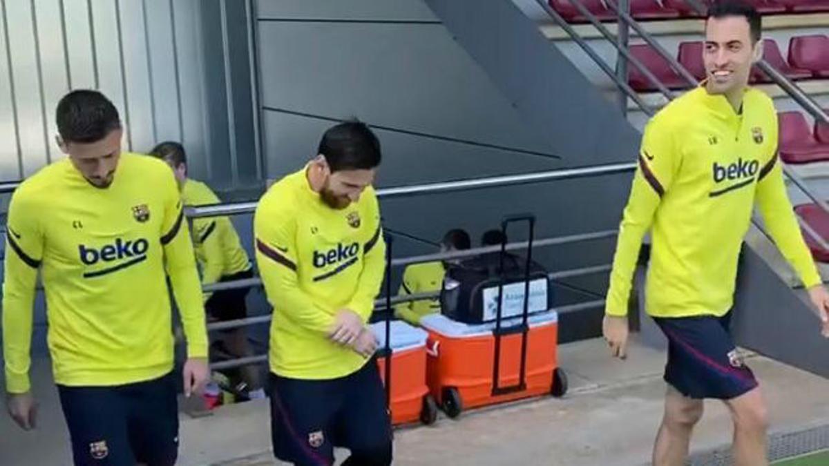 Así fue la salida de los jugadores del Barça al entrenamiento
