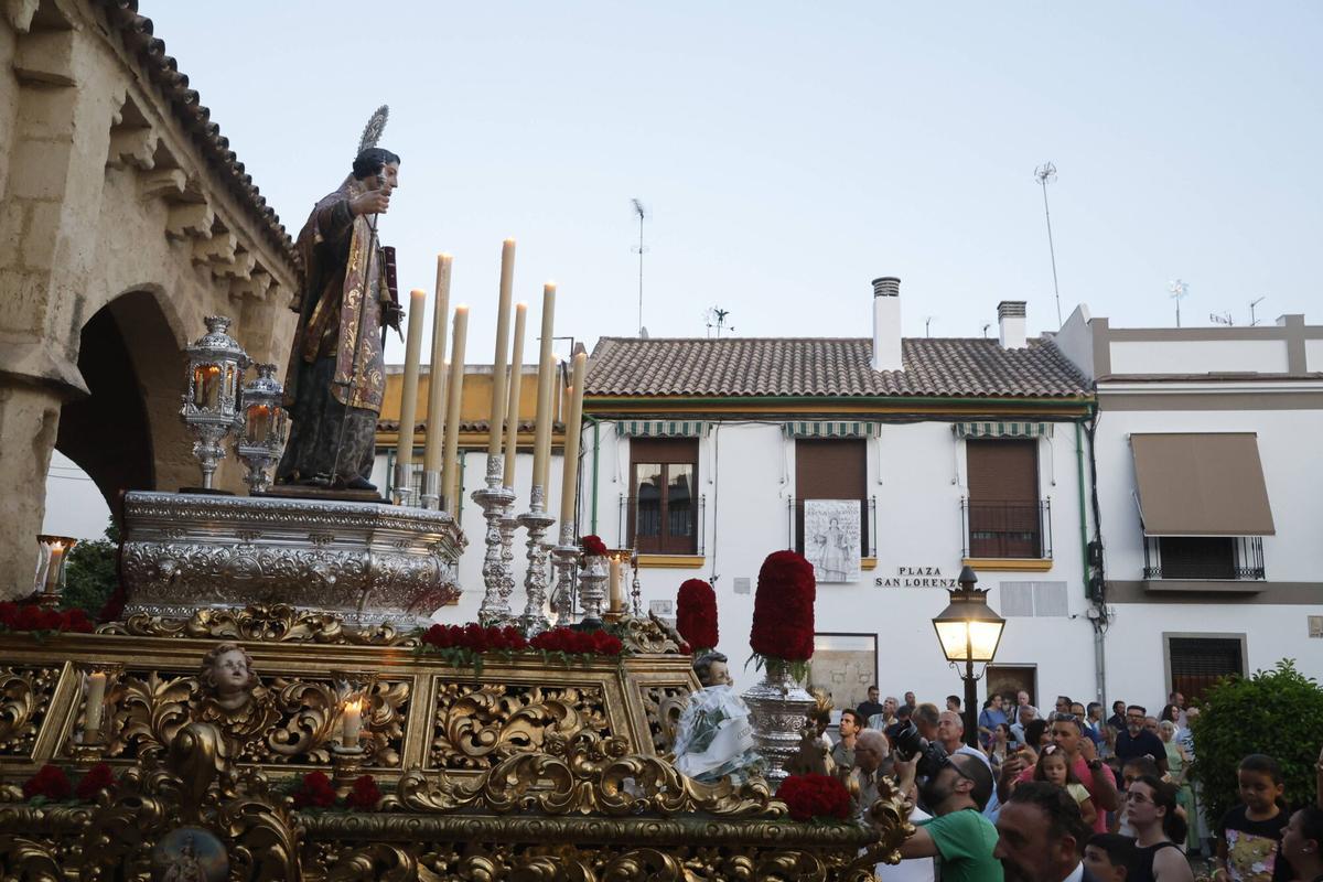 San Lorenzo Mártir recorre las calles de Córdoba en su tradicional procesión de agosto San Lorenzo Mártir recorre las calles de Córdoba en su tradicional procesión de agosto