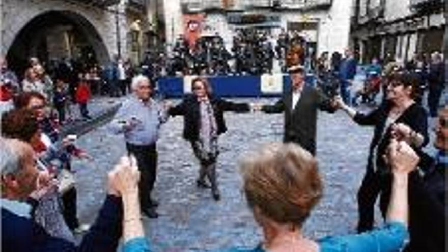 L&#039;Orquestra Selvatana porta les sardanes a la plaça del Vi