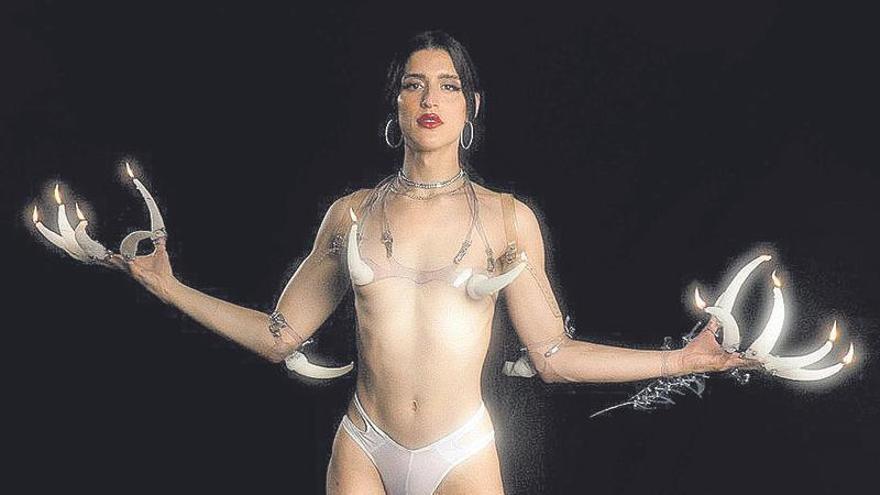 Reina de un cabaret del XXII