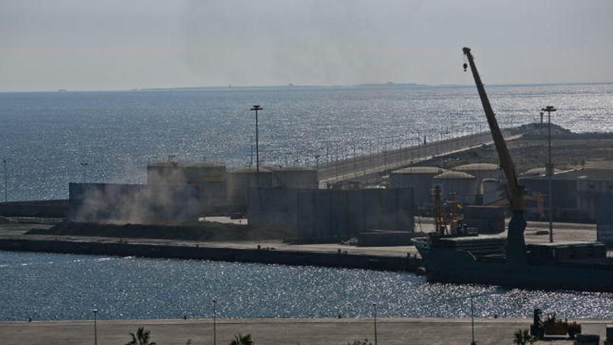 Los muelles del puerto de Alicante