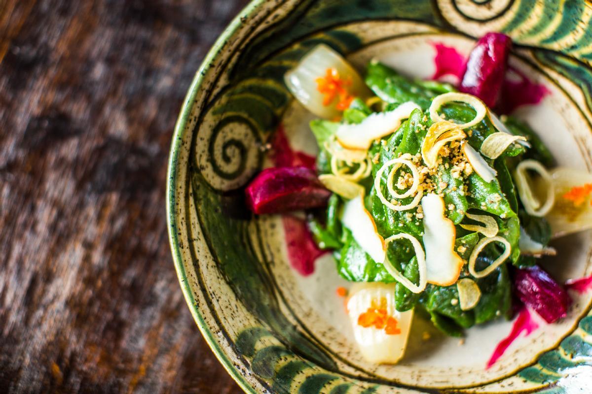 Wayra reinterpreta la gastronomía peruana con ingredientes locales y productos de temporada.
