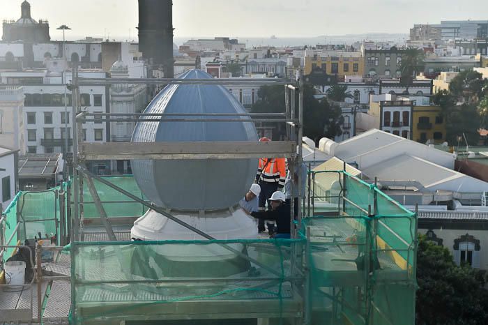 Colocación de la cúpula del torreón del ...