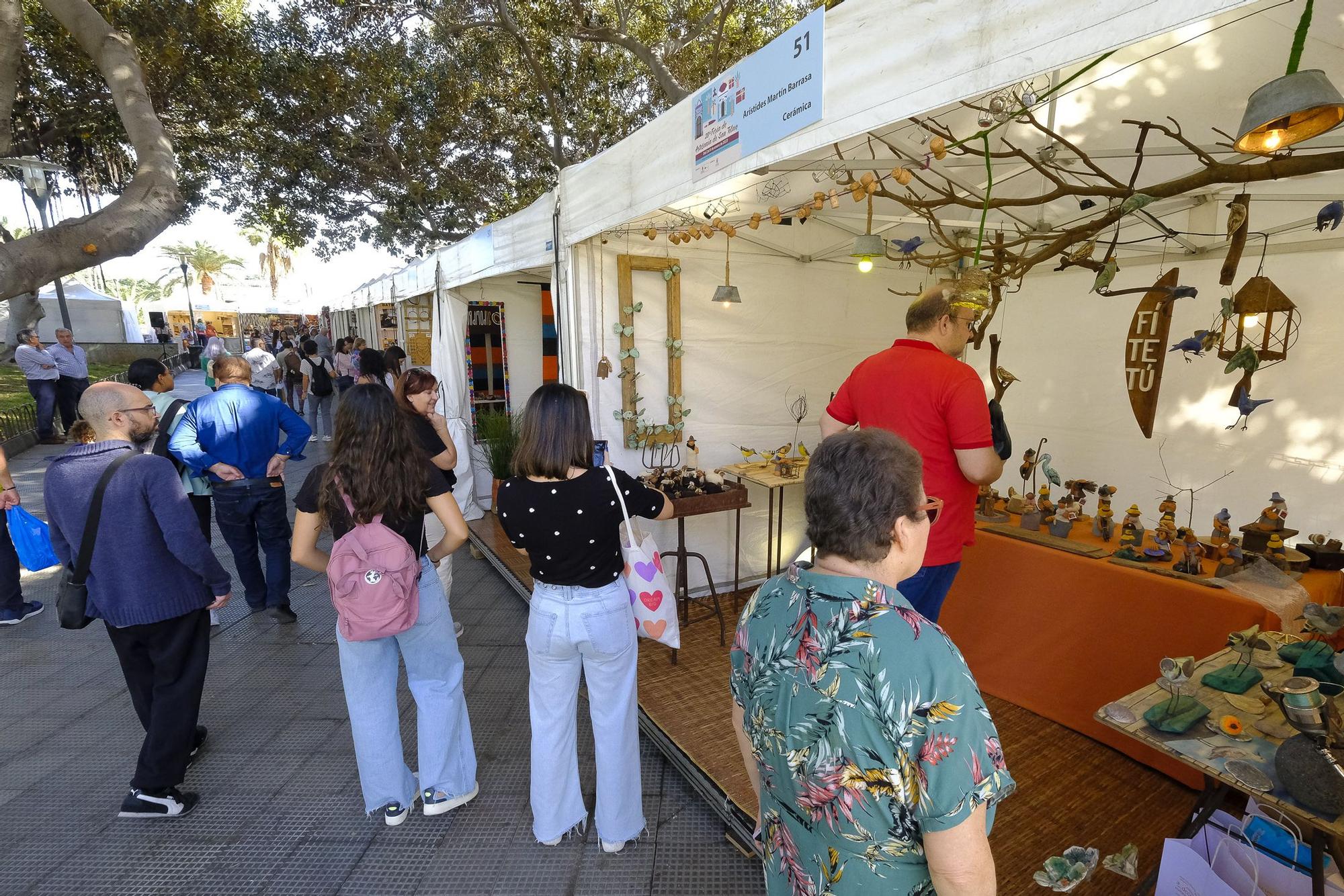Feria de artesanía en el parque de San Telmo