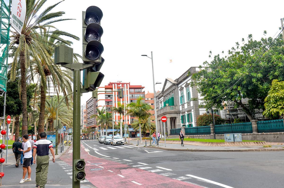 Semáforo averiado en la plaza de la Feria en octubre del año pasado.