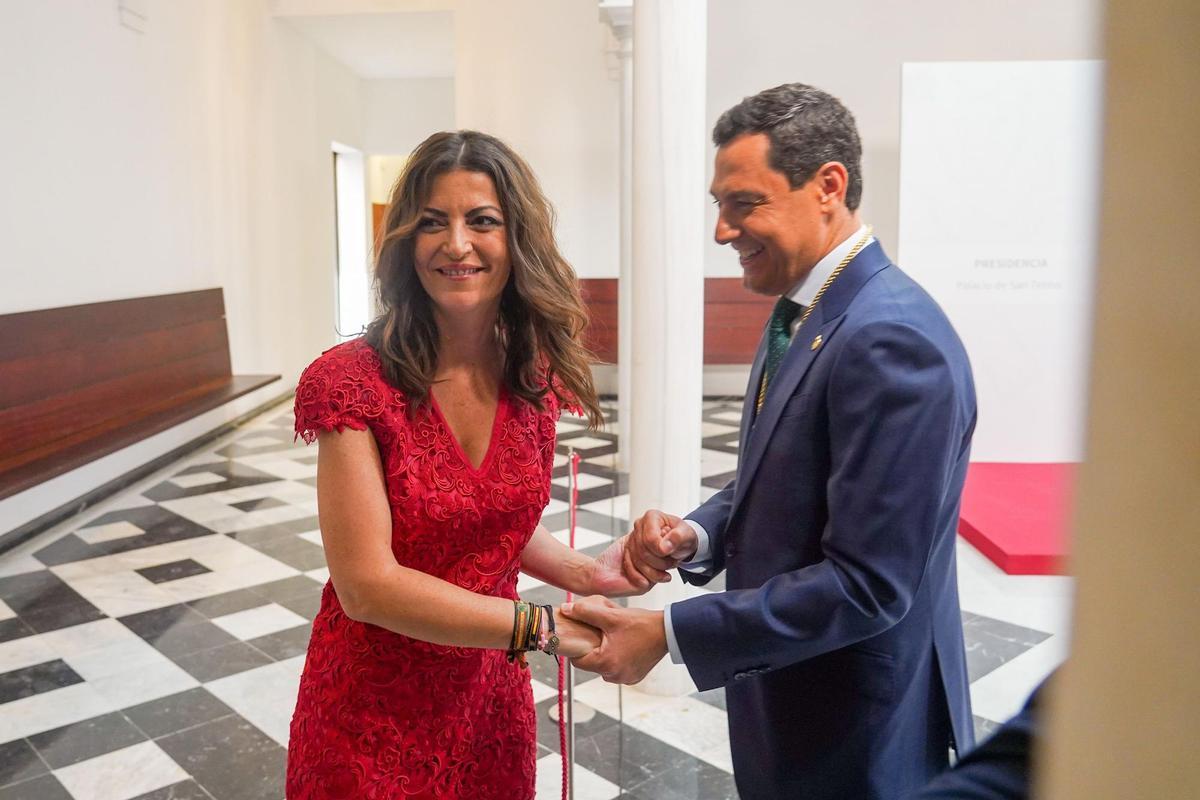 La portavoz de Vox, Macarena Olona, felicita a el Presidente de la Junta, Juanma Moreno, después de  la  toma de  posesión como presidente de la Junta de Andalucía de la XII legislatura de Juanma Moreno.