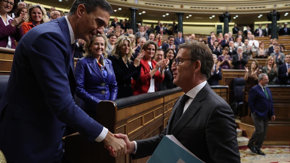 Feijóo, al estrecharle la mano a Sánchez tras su reelección: "Esto es una equivocación"