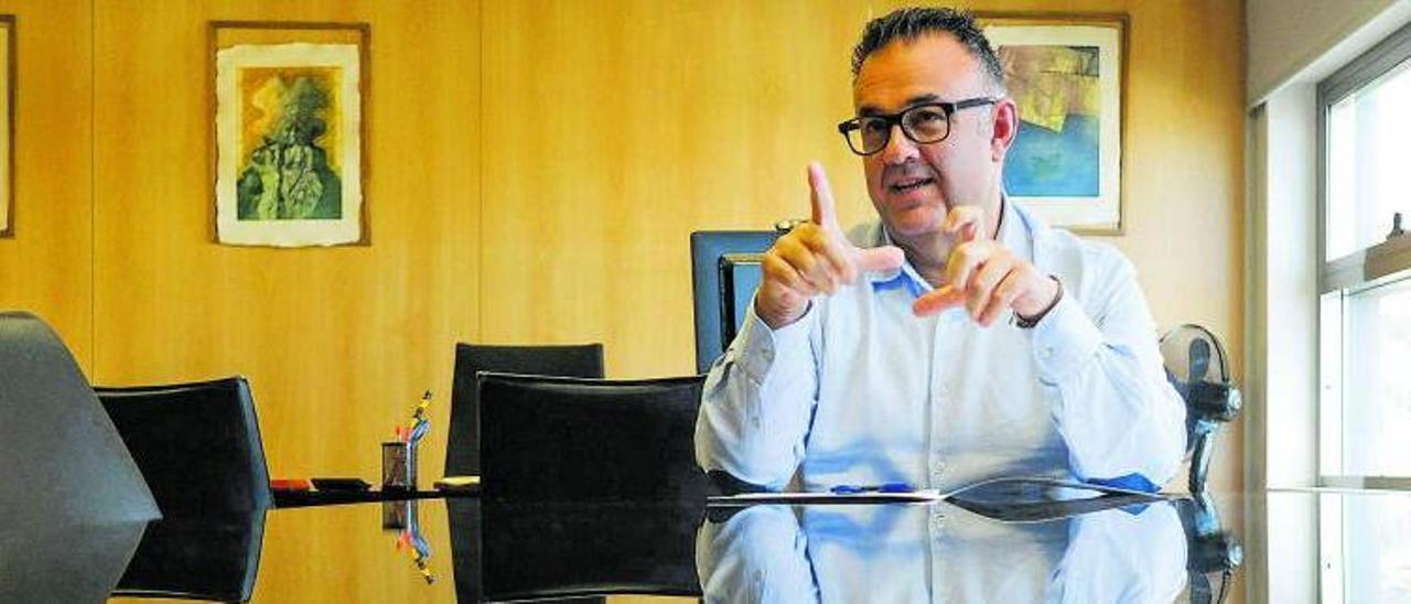 El director del Servicio Canario de la Salud (SCS), Conrado Domíng0uez, en la Consejería de Sanidad del Gobierno de Canarias.
