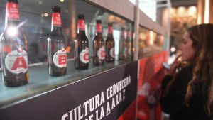 Presentación de la Enciclobirra en el museo MEGA de Estrella Galicia.
