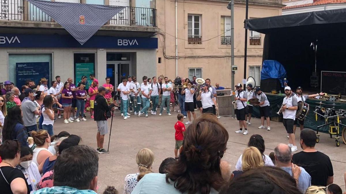 Una de las actuaciones de ayer por la tarde en Candás. | B. G.