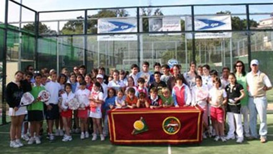 Jugadoras del torneo de menores de pádel