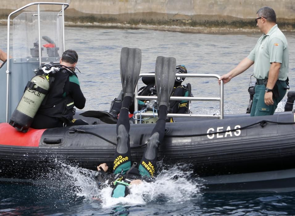 Agentes del Grupo Especial de Actividades Subacuáticas durante una inmersión.