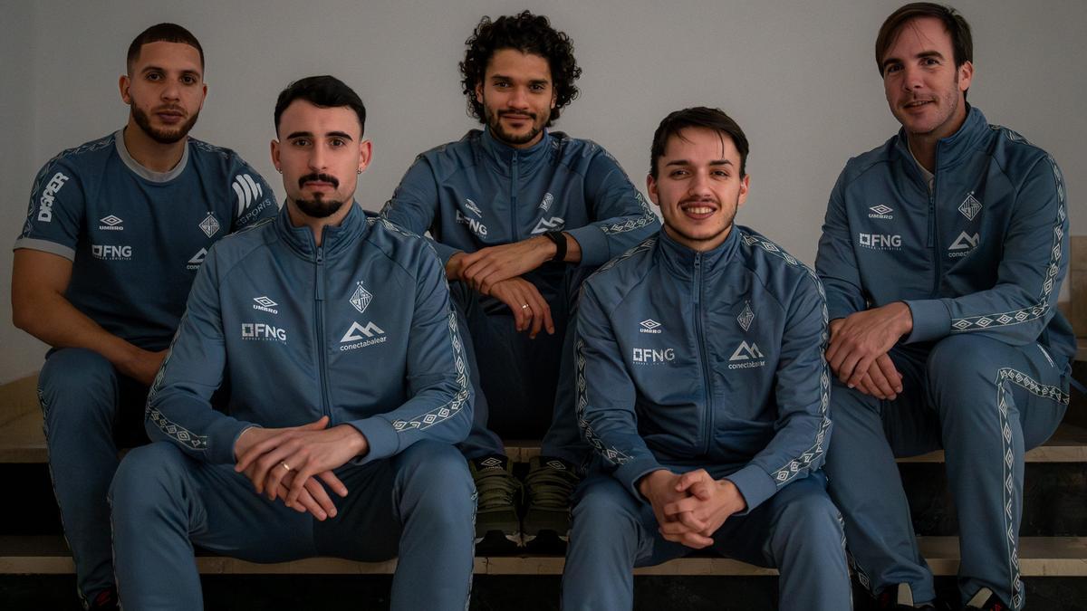 Charuto, Deivão, Lucão, David Peña y Carlos Barrón posan en el hotel de concentración en Jaén.