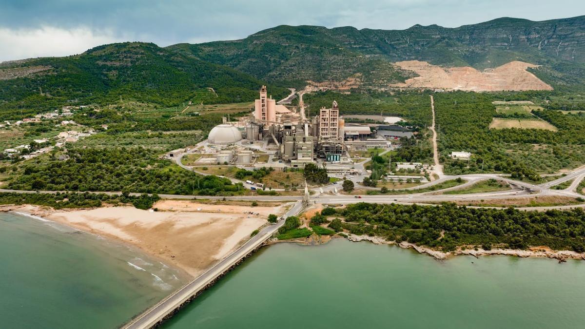 Fábrica de Cemex en Alcanar