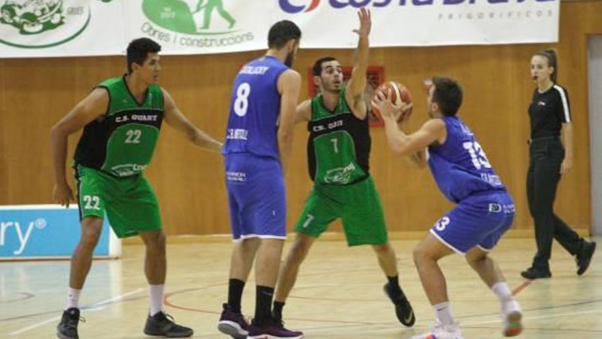 Dos Santos i Bataller, en una acció del partit entre el Quart i el Martorell.