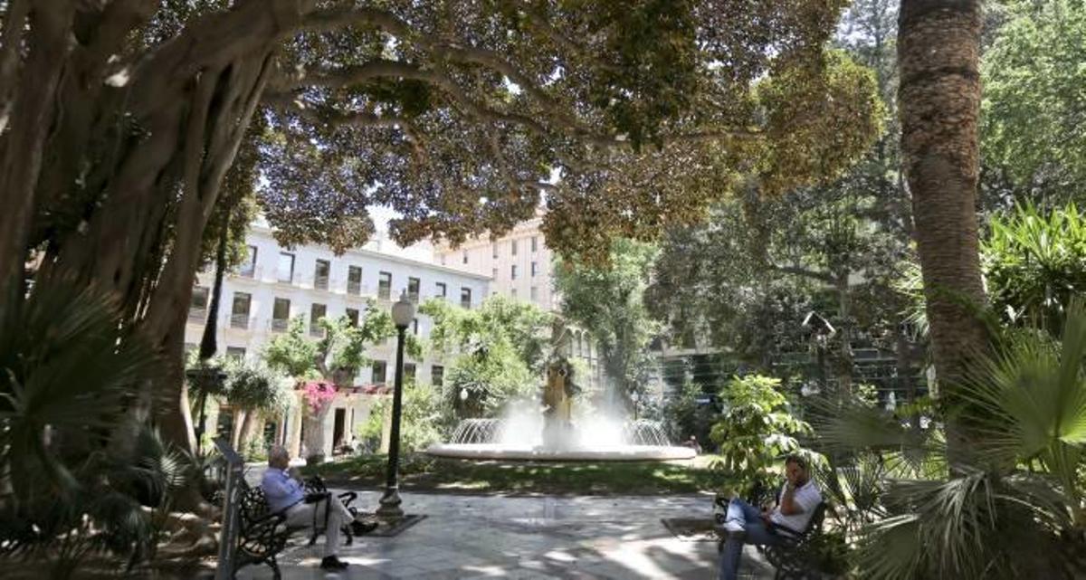 Imagen de la plaza con la fuente de la Aguadora en el centro