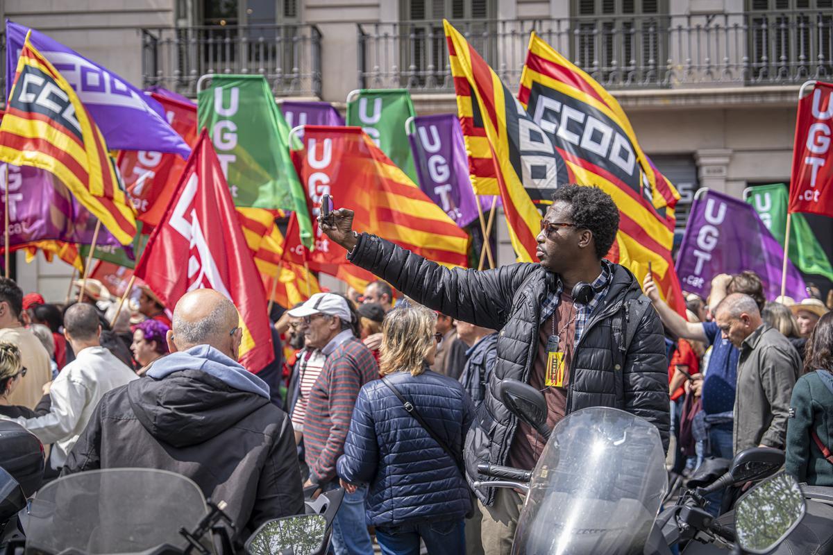 Manifestación con motivo del 1 de mayo en Barcelona, con miles de delegados y simpatizantes de CCOO y UGT