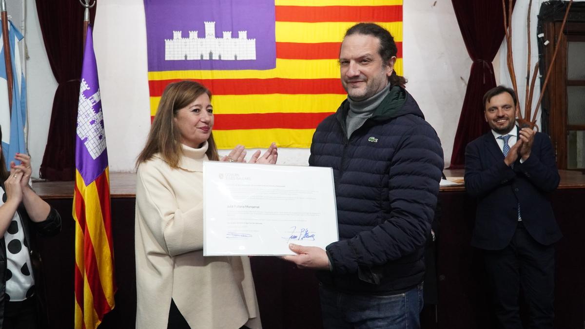 Armengol entrega el certificado de víctimas del franquismo a descendientes argentinos de Julià Fullana y Salvador Riera