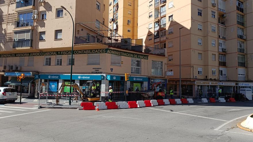 Corte provisional del tráfico en la glorieta de Las Chapas por las obras del metro de Málaga