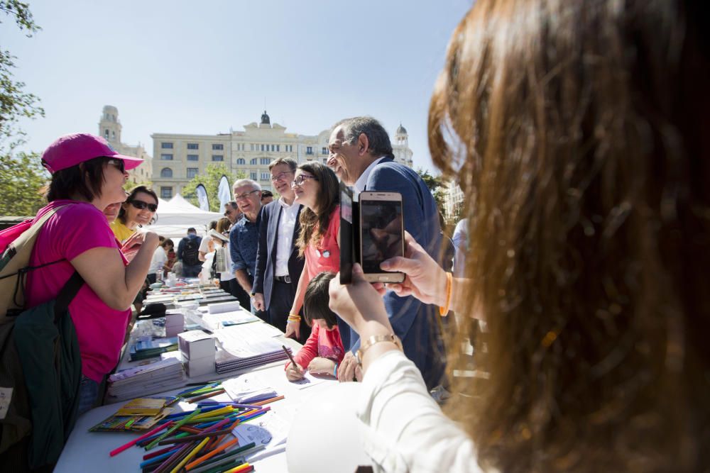 Trobada d'Escoles en Valencià en la plaza del Ayuntamiento