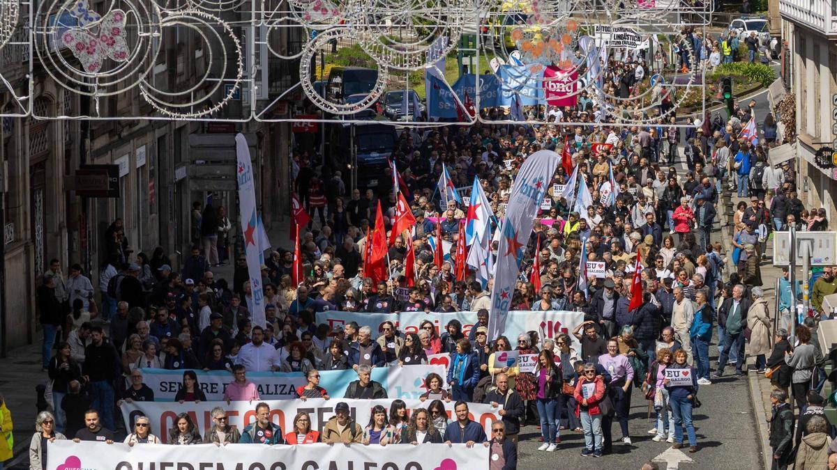 O galego inunda Santiago nun 17 de maio de reivindicación e festa