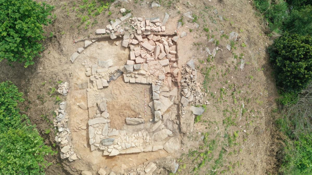 Vista aérea del perímetro de la torre que ha salido a la luz en los trabajos de excavación