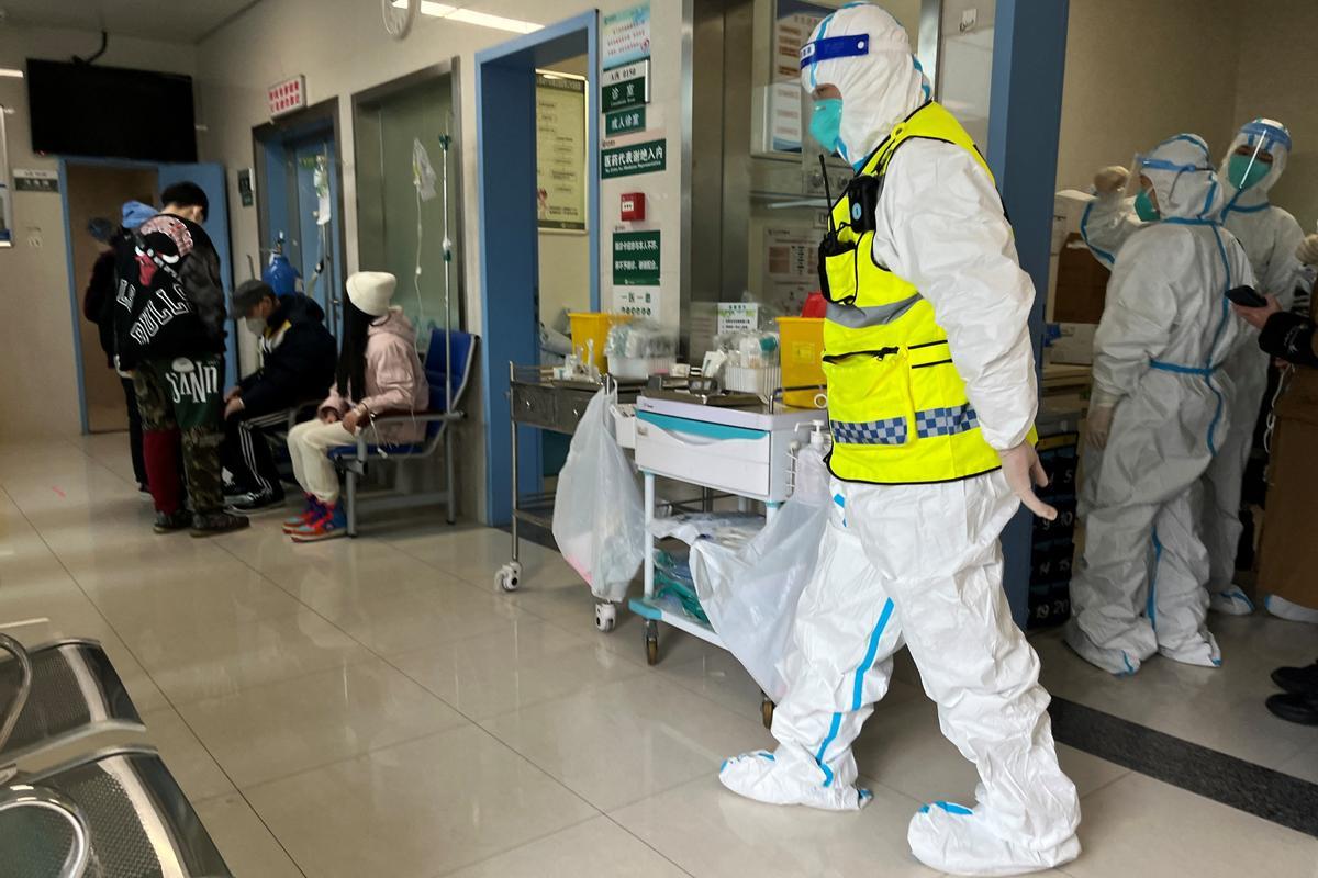 La baixa taxa vacunal en els més grans de 65 anys va desencadenar l’onada de contagis a la Xina