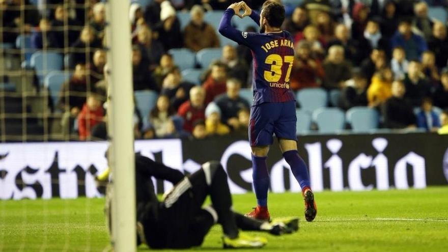 Arnáiz celebra un gol con el Barcelona.