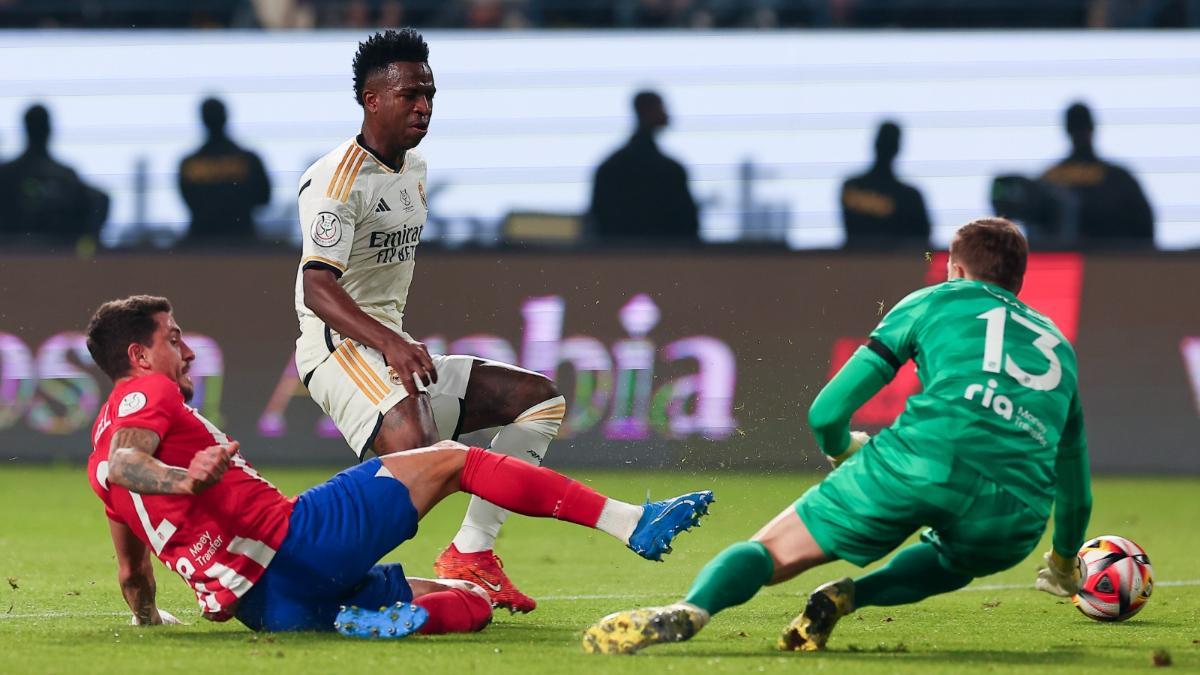 Oblak ante el Real Madrid en la Supercopa de España